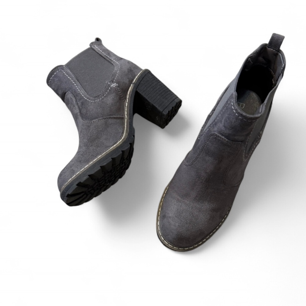 Boutique by Corey's Rocky Gray Chelsea Boots‎